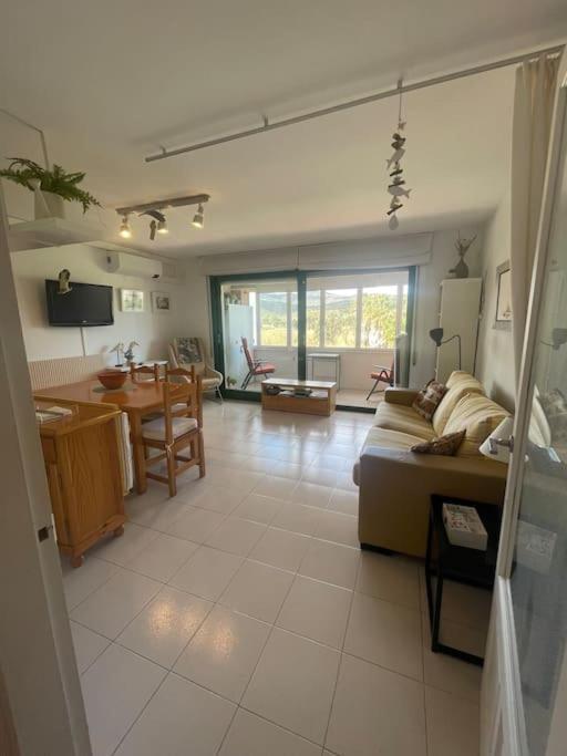 Apartamento Con Piscina En Llanca Luaran gambar