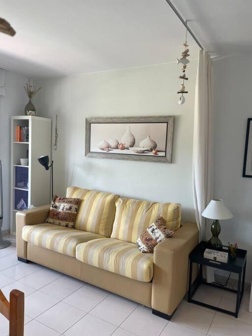 Apartamento Con Piscina En Llanca Luaran gambar